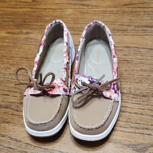 NEW Craft & Barrow Floral Loafers Size 7